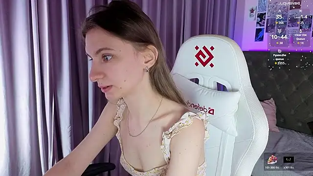 Snapshot of kaleriyaa_ chatting on March 11, 1:55 am kaleriyaa online show from March 11, 1:55 am