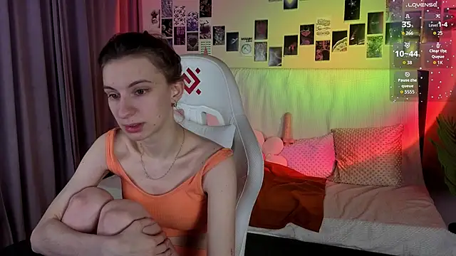 Snapshot of kaleriyaa_ chatting on March 24, 1:32 am kaleriyaa online show from March 24, 1:32 am