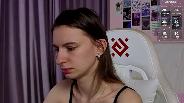 Snapshot of kaleriyaa_ chatting on March 28, 1:27 am kaleriyaa online show from March 28, 1:27 am