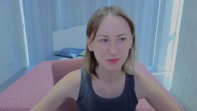 LuluChiiii online show from September 19, 9:43 am