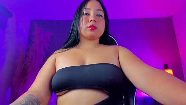 Snapshot of luccia_smith chatting on May 13, 2:31 am luccia smith online show from May 13, 2:31 am