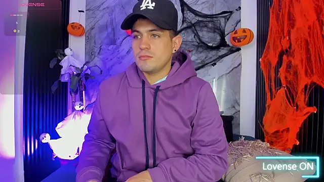 William Steel  online show from October 18, 4:04 am