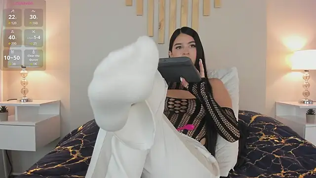 natachadiaz  online show from October 18, 11:33 am