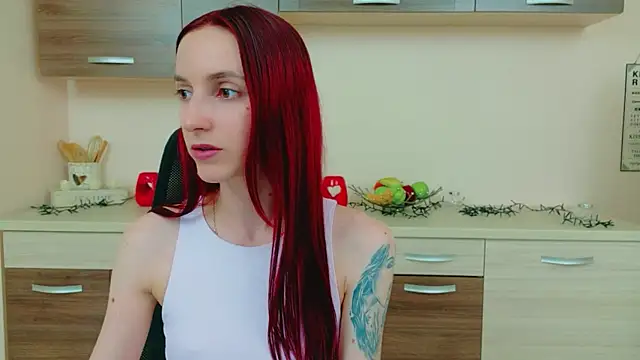 Julia Jae online show from May 6, 6:30 am