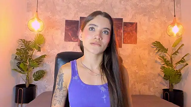 Snapshot of aitana_baker_ chatting on December 15, 7:18 pm aitana baker online show from December 15, 7:18 pm