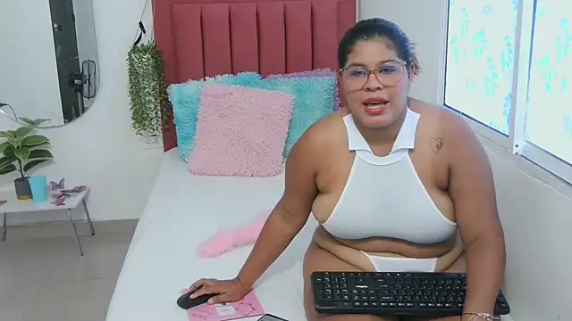 Daniiela lan online show from November 7, 5:57 pm