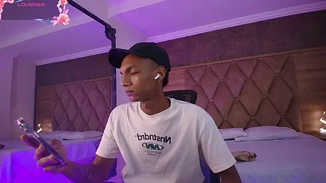 JulienSaint online show from October 1, 12:00 pm