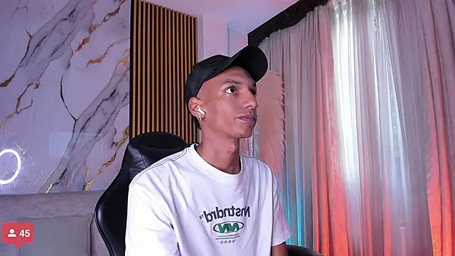 Snapshot of JulienSaint chatting on November 7, 12:16 pm JulienSaint online show from November 7, 12:16 pm