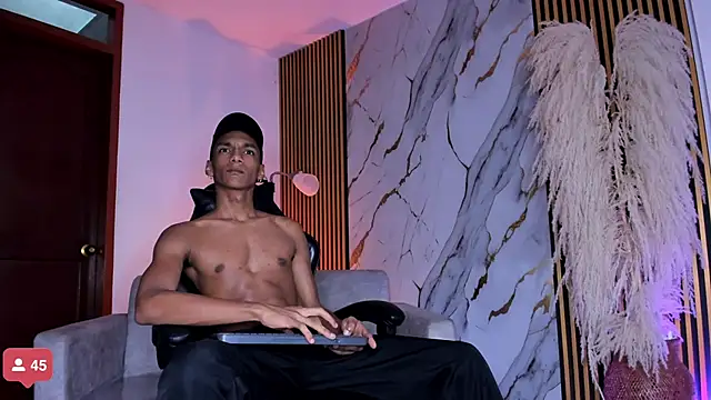 Snapshot of JulienSaint chatting on November 13, 11:53 am JulienSaint online show from November 13, 11:53 am