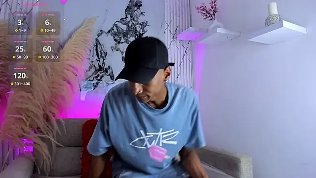 Snapshot of JulienSaint chatting on November 24, 8:08 pm JulienSaint online show from November 24, 8:08 pm