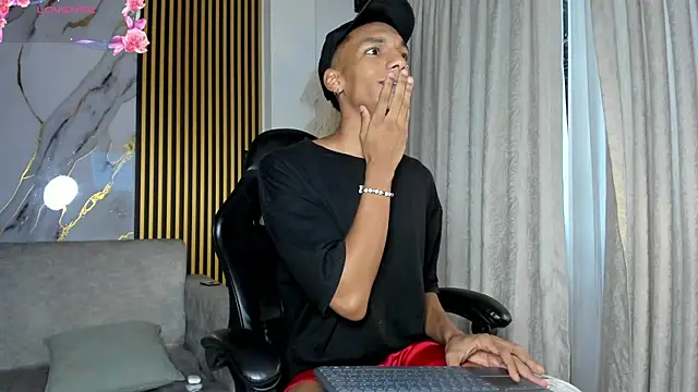 Snapshot of JulienSaint chatting on November 25, 11:54 am JulienSaint online show from November 25, 11:54 am