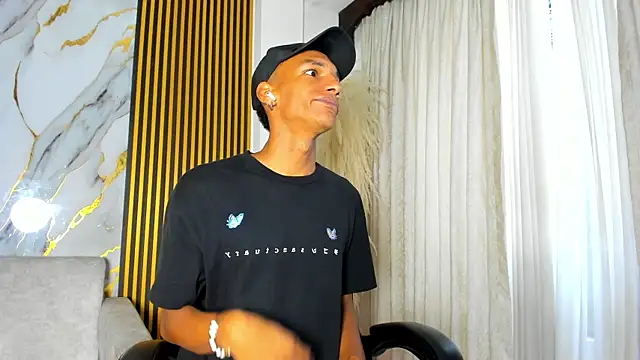 Snapshot of JulienSaint chatting on November 28, 12:30 pm JulienSaint online show from November 28, 12:30 pm