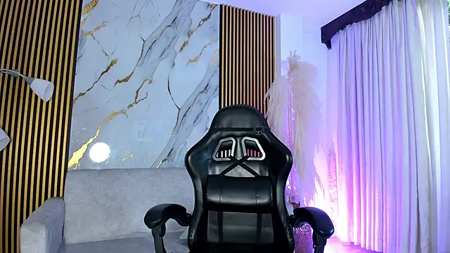 Snapshot of JulienSaint chatting on December 2, 11:59 am JulienSaint online show from December 2, 11:59 am