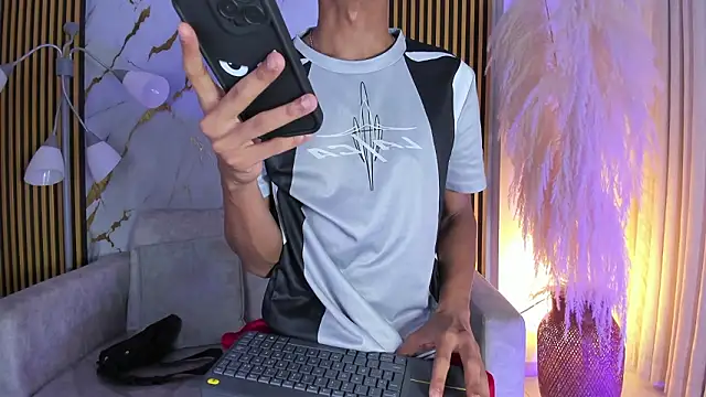 JulienSaint online show from March 7, 1:30 pm