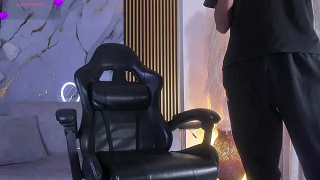 JulienSaint online show from March 24, 11:26 am