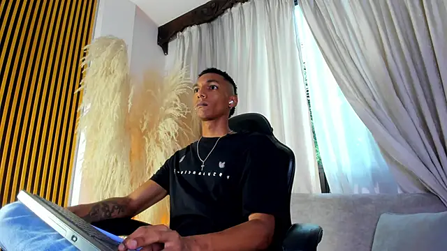 JulienSaint online show from June 19, 11:36 am
