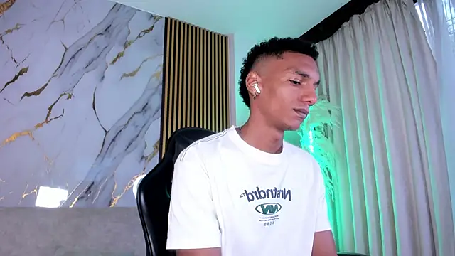 JulienSaint online show from July 18, 12:09 pm