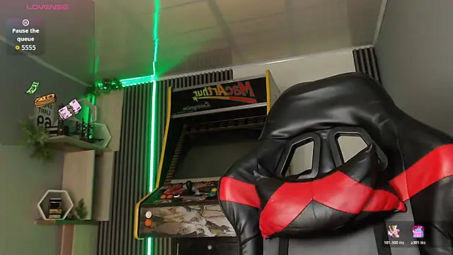 Snapshot of Bastian_MCcormick chatting on November 20, 12:27 pm Bastian MCcormick online show from November 20, 12:27 pm