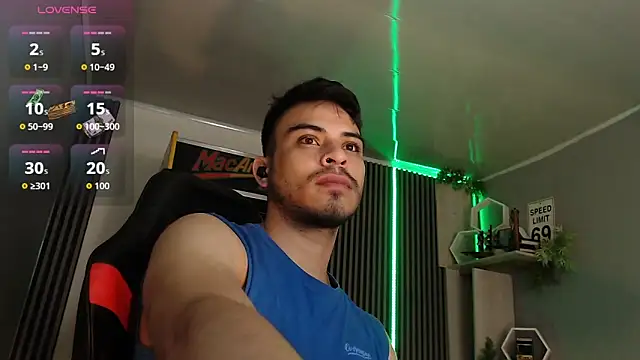 Snapshot of Bastian_MCcormick chatting on December 5, 11:52 am Bastian MCcormick online show from December 5, 11:52 am