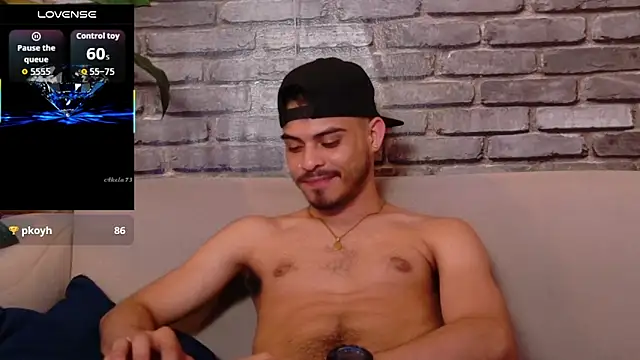 Snapshot of Bastian_MCcormick chatting on December 17, 12:38 am Bastian MCcormick online show from December 17, 12:38 am