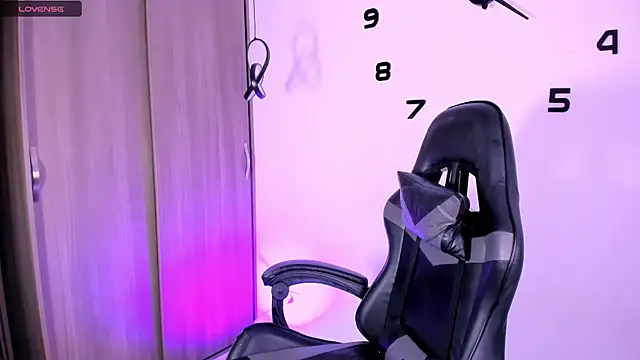 fhalon foxxxys  online show from September 21, 9:00 am