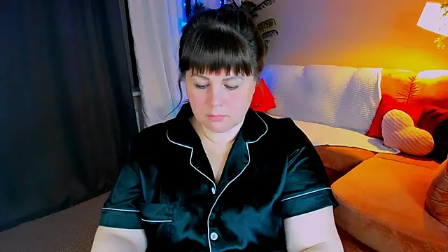 CrystaalStaar online show from May 10, 6:24 pm