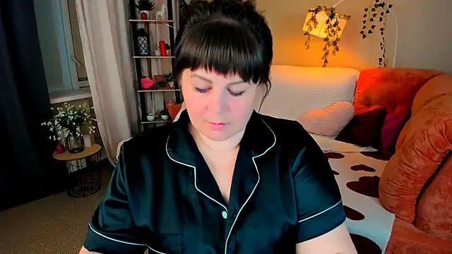 CrystaalStaar online show from June 5, 7:30 pm