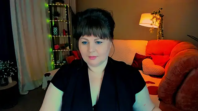 CrystaalStaar online show from June 11, 8:40 pm