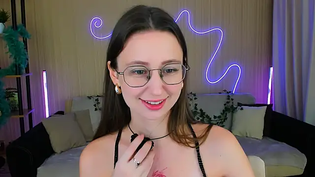 YourLovellyStory online show from November 10, 4:39 pm