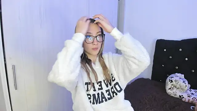 LauMiller online show from October 12, 9:03 pm