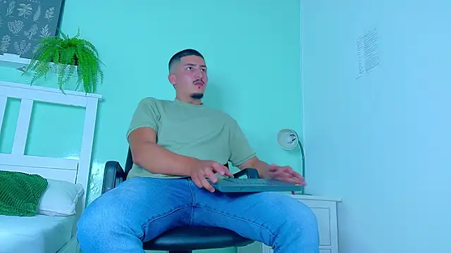 MrFox   online show from September 20, 7:26 pm