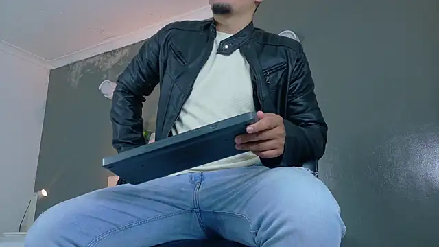 MrFox   online show from November 8, 7:23 pm