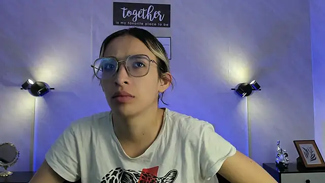 Emilia Bons online show from September 18, 1:24 pm