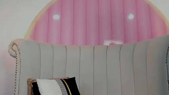 Emilia Bons online show from December 18, 1:55 am