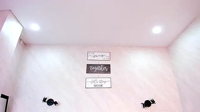 Emilia Bons online show from February 4, 1:44 am