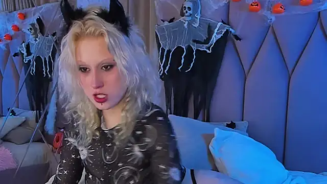 CarolLamb online show from October 28, 8:00 pm