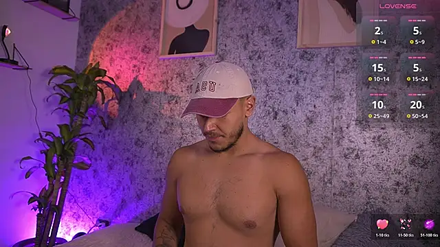 MarkSantozz online show from June 14, 7:27 pm