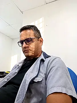 Snapshot of geimos36 chatting on October 16, 9:27 pm geimos36 online show from October 16, 9:27 pm