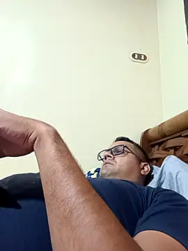 Snapshot of geimos36 chatting on November 5, 3:28 am geimos36 online show from November 5, 3:28 am