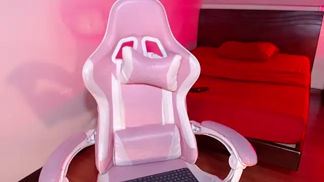 Snapshot of Lia_Arellano chatting on February 15, 7:10 pm Lia Arellano online show from February 15, 7:10 pm