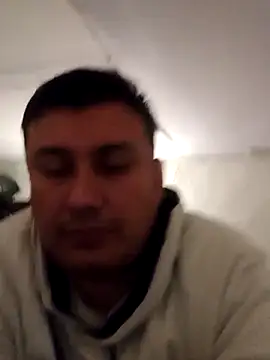 Snapshot of millanto chatting on April 12, 3:44 am millanto online show from April 12, 3:44 am