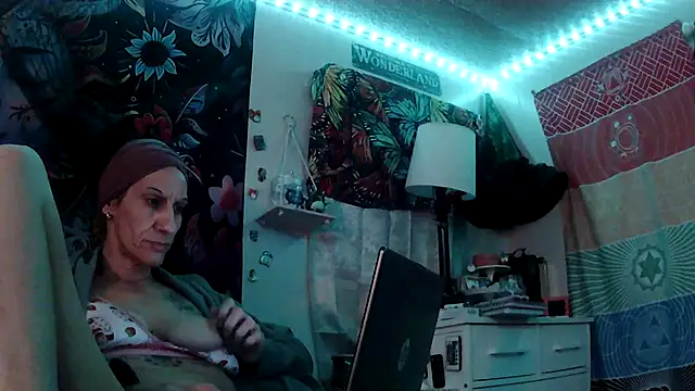 Snapshot of gypsyadventures1 chatting on November 22, 6:45 am gypsyadventures1 online show from November 22, 6:45 am