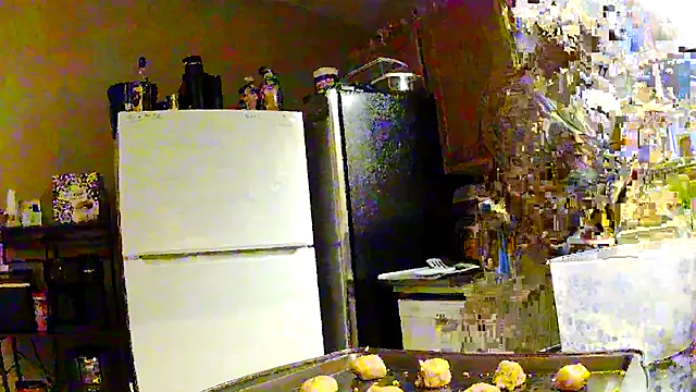 Snapshot of gypsyadventures1 chatting on December 20, 1:45 am gypsyadventures1 online show from December 20, 1:45 am