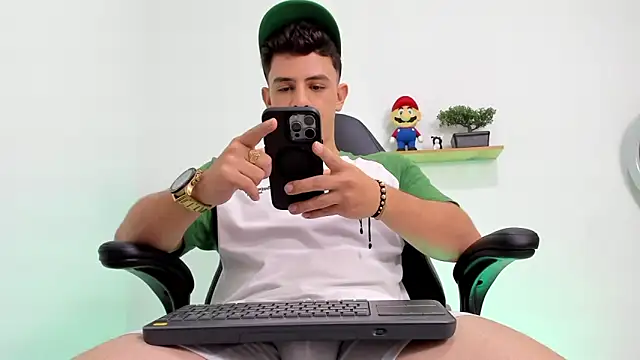 Snapshot of Mikecooper chatting on October 24, 4:53 am Mikecooper online show from October 24, 4:53 am