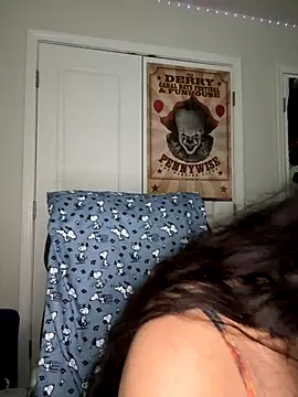 CharmingMaddie online show from December 1, 6:35 pm