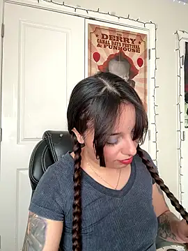 CharmingMaddie online show from January 11, 5:29 pm