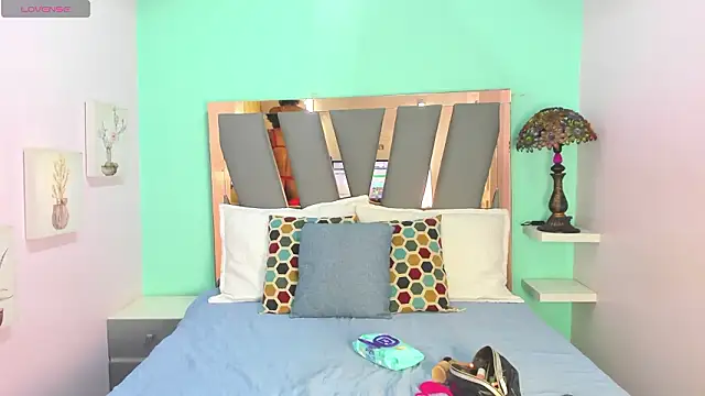 Violett Salvatore online show from February 7, 9:29 pm