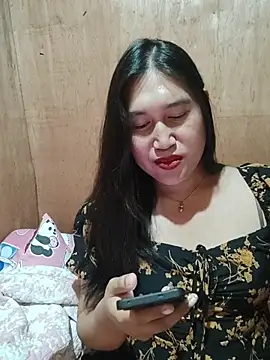 Snapshot of Romantic_Sabrina chatting on April 2, 12:58 pm Romantic Sabrina online show from April 2, 12:58 pm