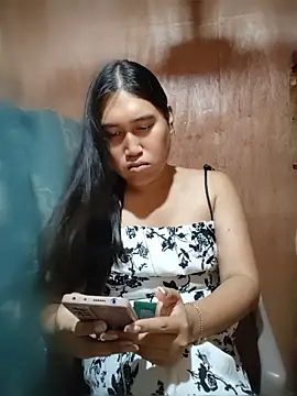 Snapshot of Romantic_Sabrina chatting on May 19, 1:56 am Romantic Sabrina online show from May 19, 1:56 am