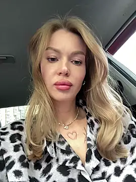 Snapshot of miss_veroNika chatting on June 21, 4:15 am miss veroNika online show from June 21, 4:15 am